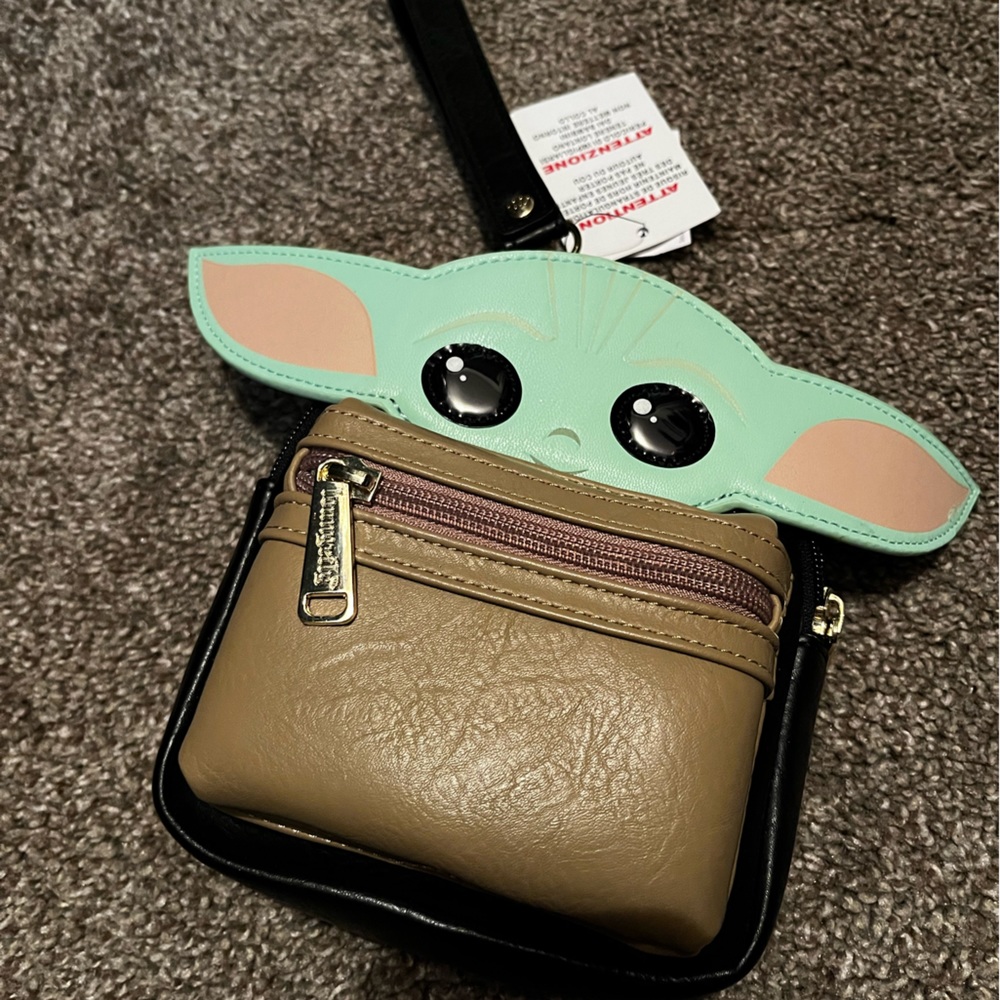 NWT Loungefly Baby Yoda Grogu Wristlet